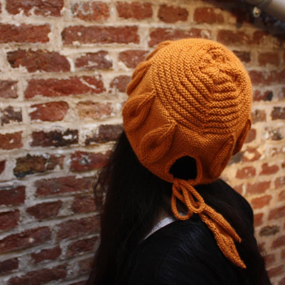 patron tricot bonnet Golden Leaves motifs feuillages